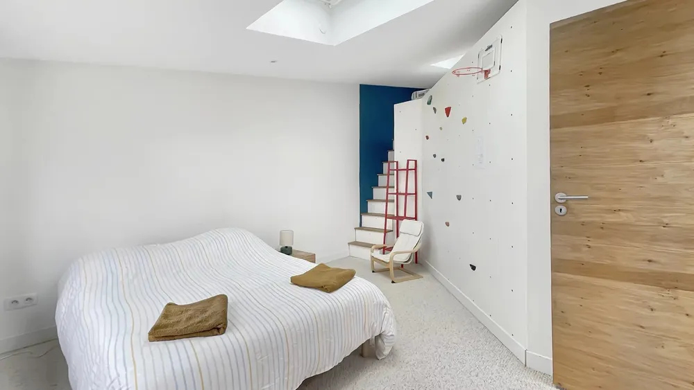 Saint-Ouen-sur-Seine, 93400, France