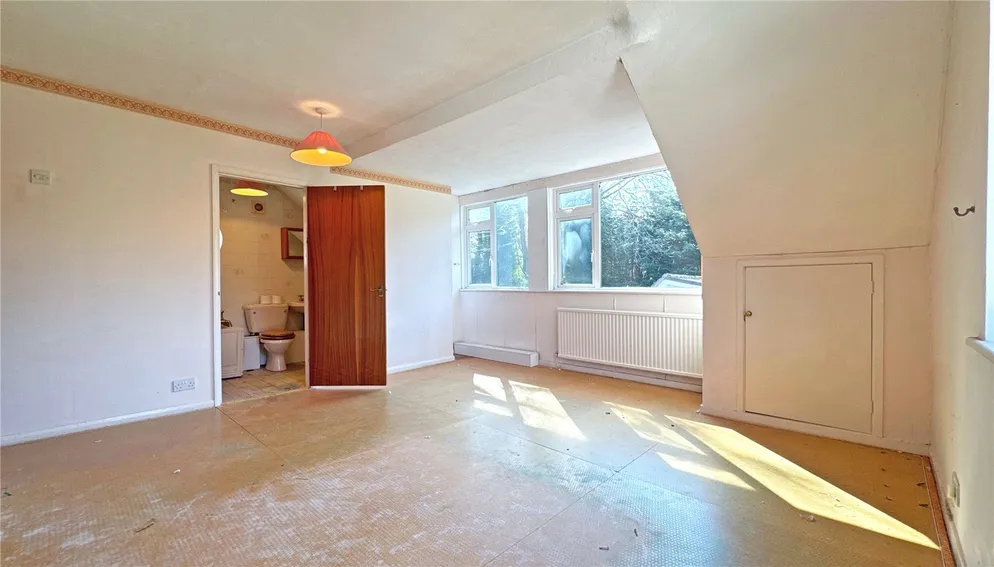 Property carousel item 9