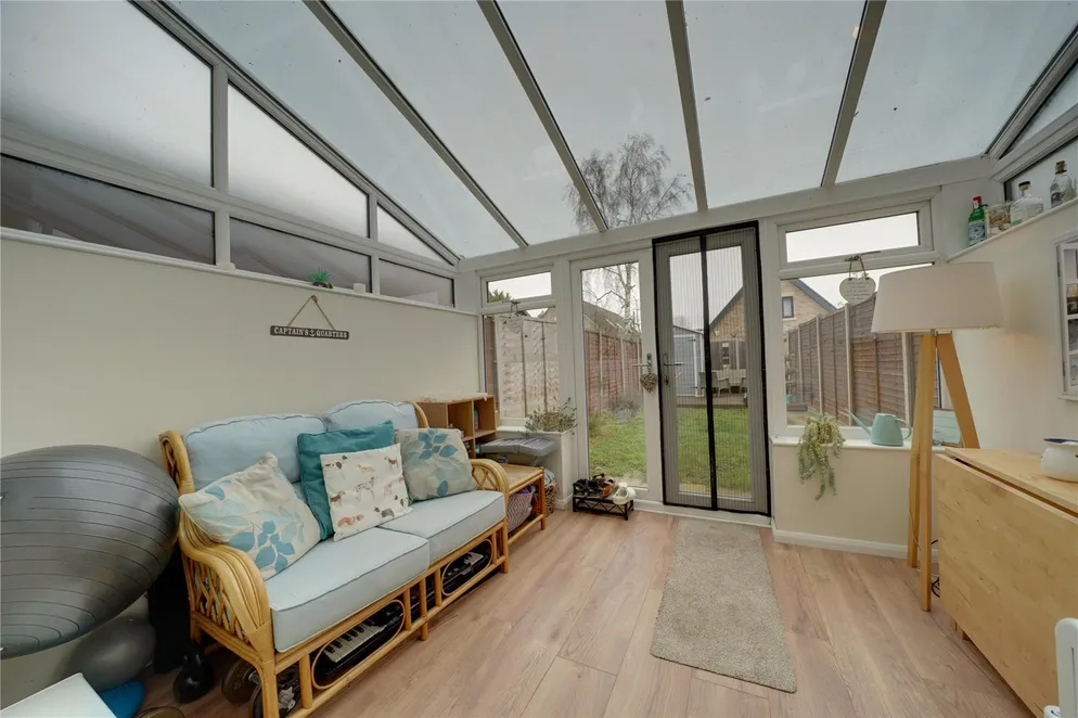 Property carousel item 6