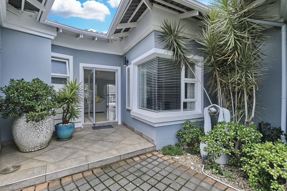South Africa, Gauteng, Eagle Canyon Golf Estate, Sawgrass Lane, 98