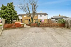Hood Road, Rainham