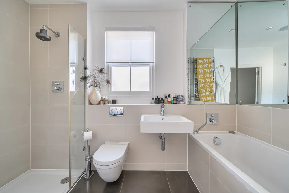 Onslow Gardens, London, N10