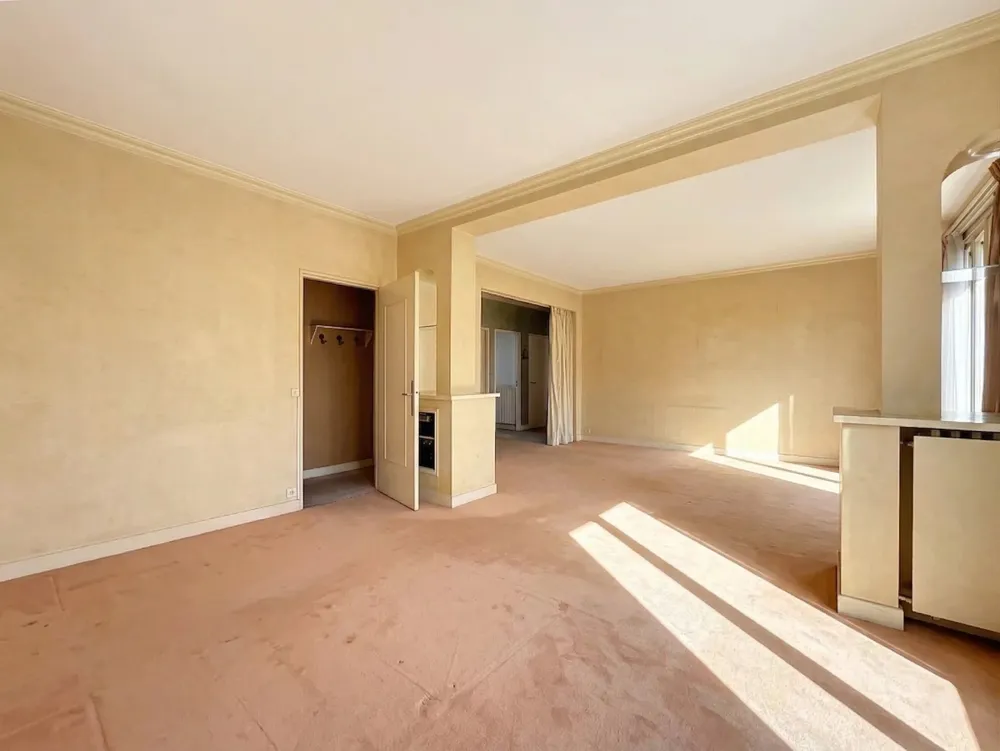 Neuilly-sur-Seine, 92200, France