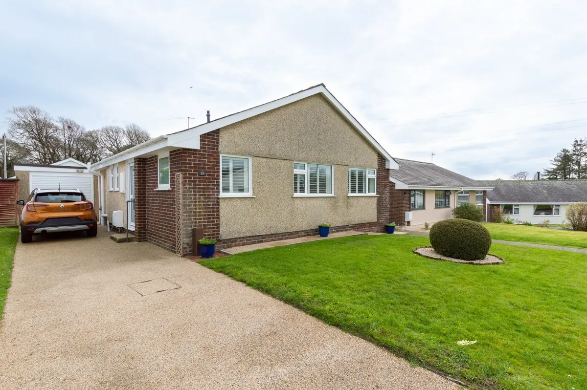 Bryn Tyddyn, Pentrefelin, Gwynedd, LL52