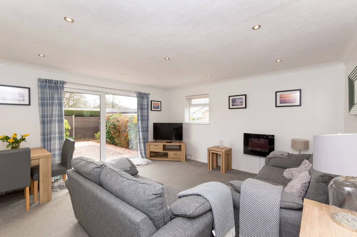Bryn Tyddyn, Pentrefelin, Gwynedd, LL52
