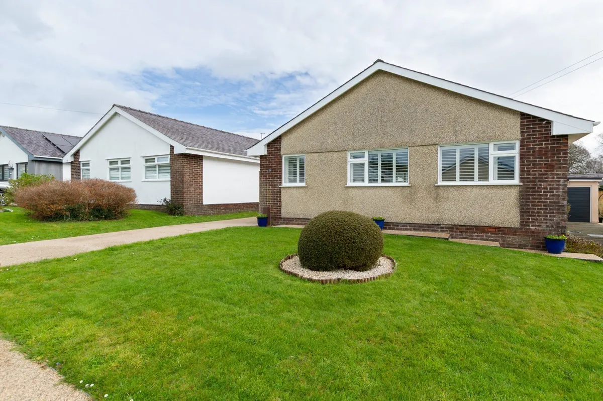 Bryn Tyddyn, Pentrefelin, Gwynedd, LL52