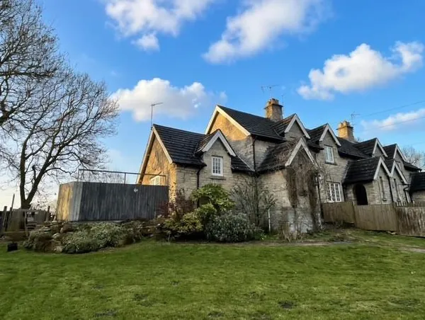 LOWER COTTAGES, WOODNOOK, GRANTHAM