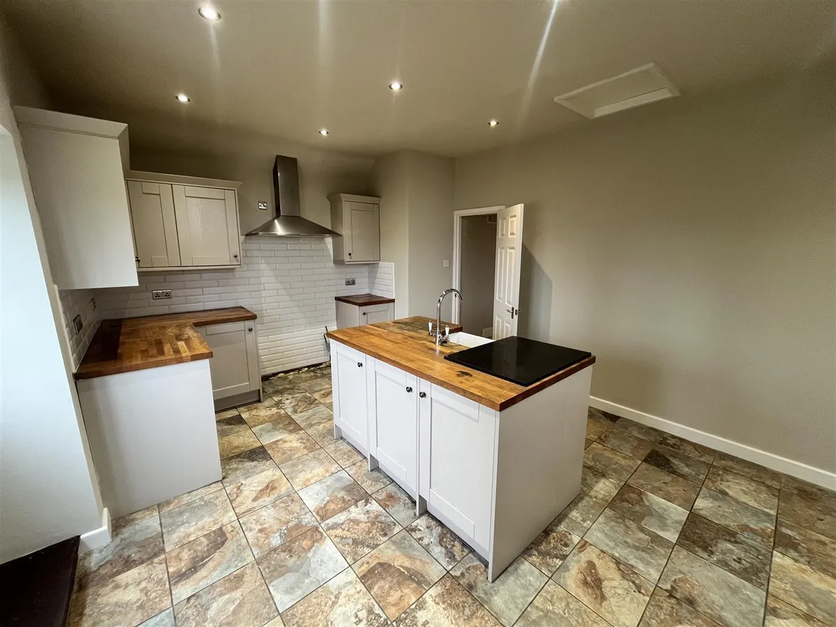 LOWER COTTAGES, WOODNOOK, GRANTHAM