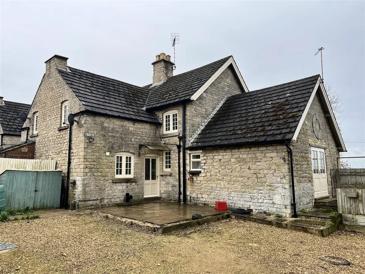 LOWER COTTAGES, WOODNOOK, GRANTHAM