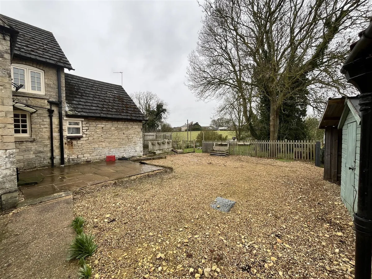 LOWER COTTAGES, WOODNOOK, GRANTHAM
