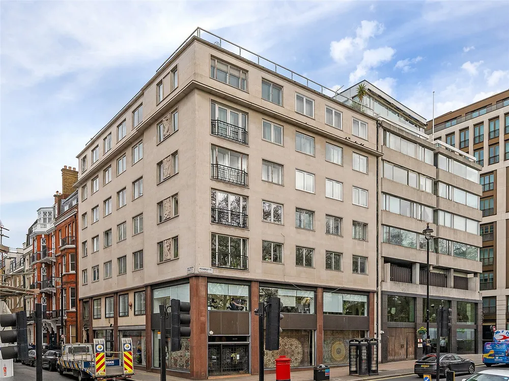 Piccadilly, Mayfair, London, W1J