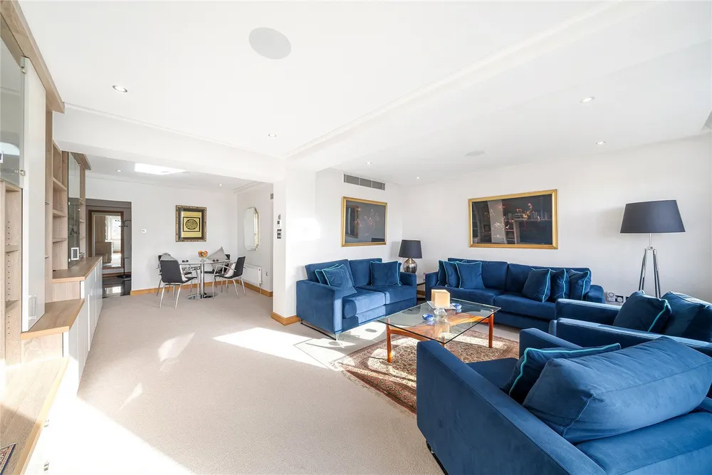 Piccadilly, Mayfair, London, W1J