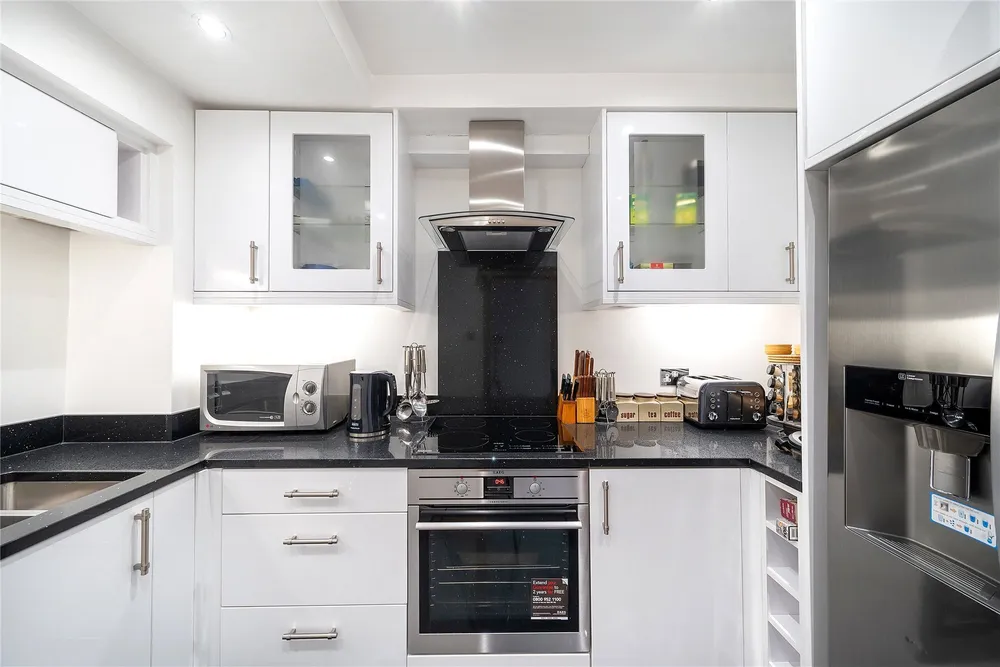 Piccadilly, Mayfair, London, W1J