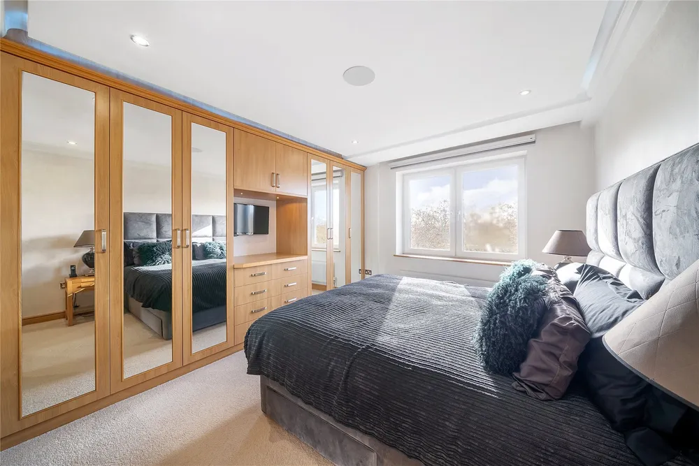 Piccadilly, Mayfair, London, W1J