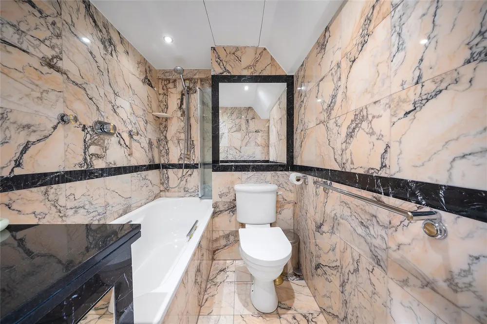 Piccadilly, Mayfair, London, W1J