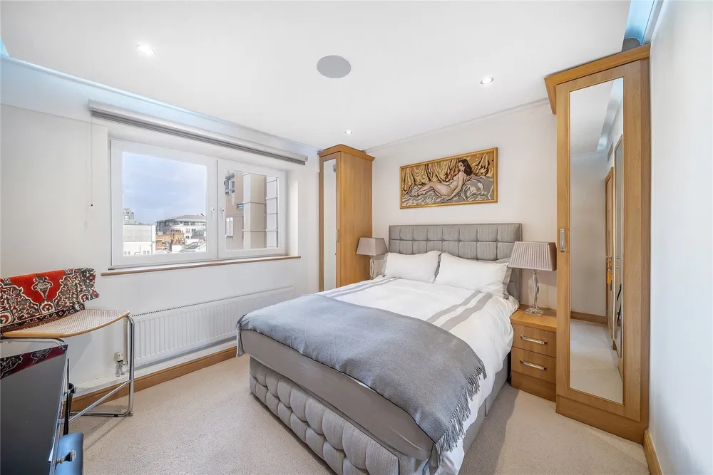 Piccadilly, Mayfair, London, W1J