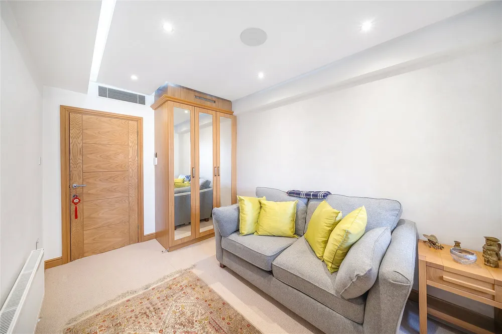 Piccadilly, Mayfair, London, W1J