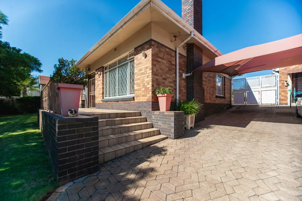 South Africa, Gauteng, Sunnyridge, Northridge Avenue, 14
