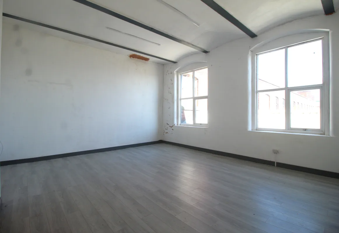 Business Units in Oldham from £600 PCM
