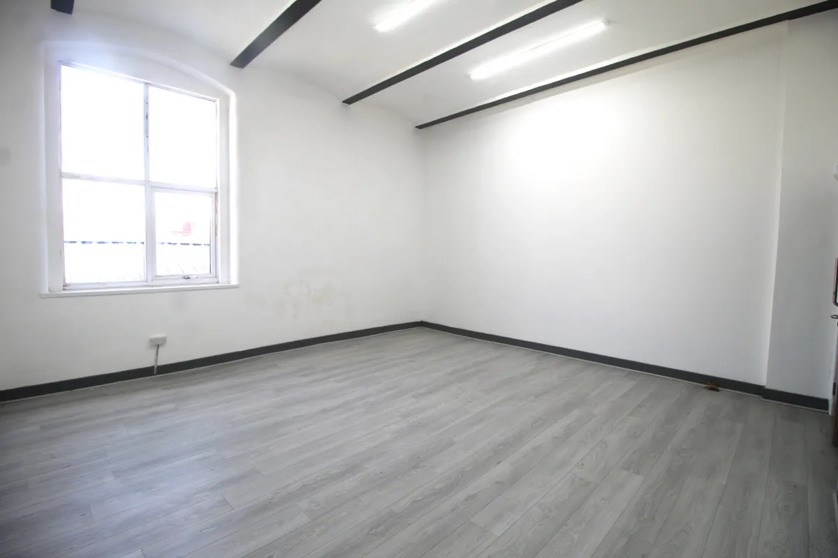 Business Units in Oldham from £600 PCM