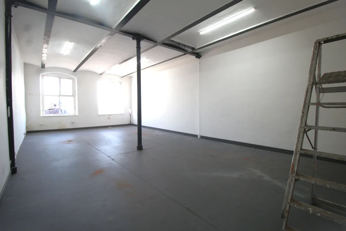 Business Units in Oldham from £600 PCM