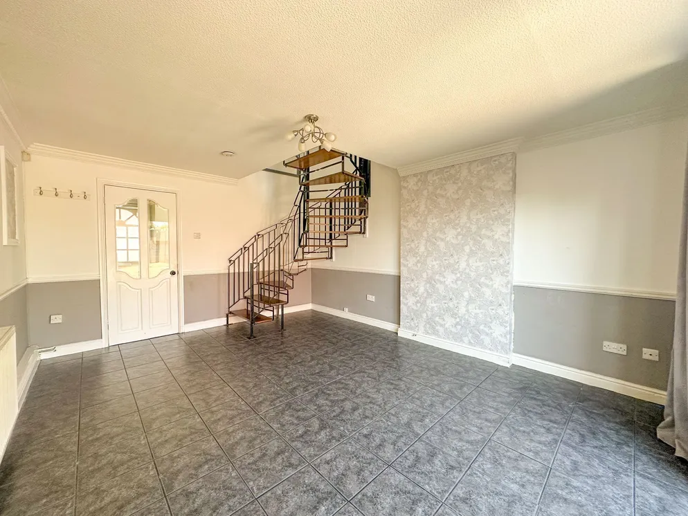 Property carousel item 6