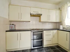 Brooklands Road, Walton, WAKEFIELD thumb 3