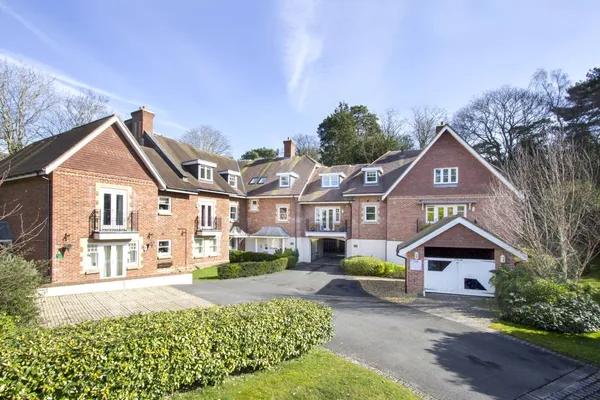Merlewood Close, Town Centre