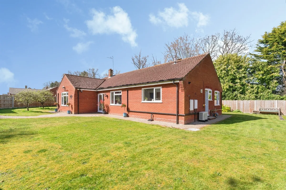 Meadow Close, Holt