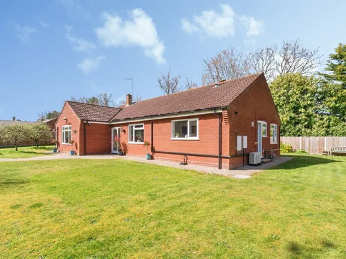 Meadow Close, Holtphoto
