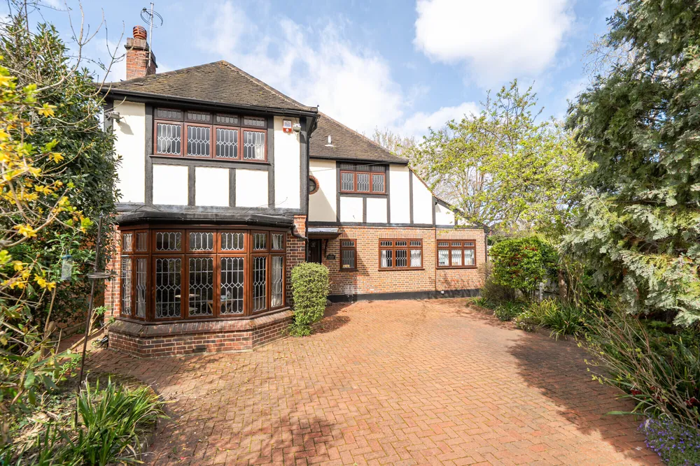 Manor Drive, Esher, KT10