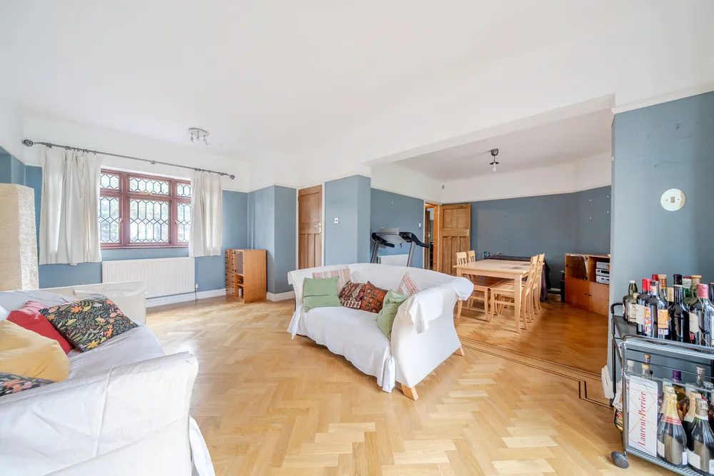 Manor Drive, Esher, KT10