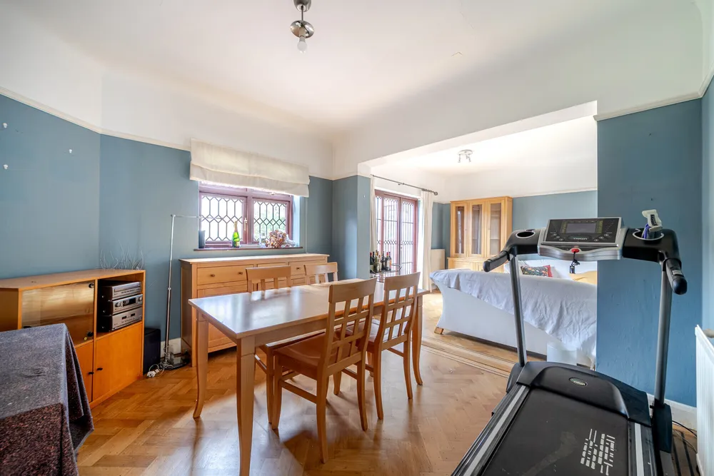 Manor Drive, Esher, KT10