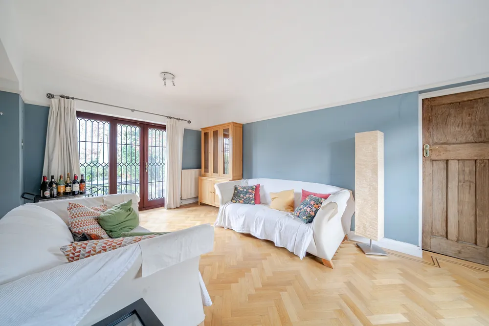 Manor Drive, Esher, KT10