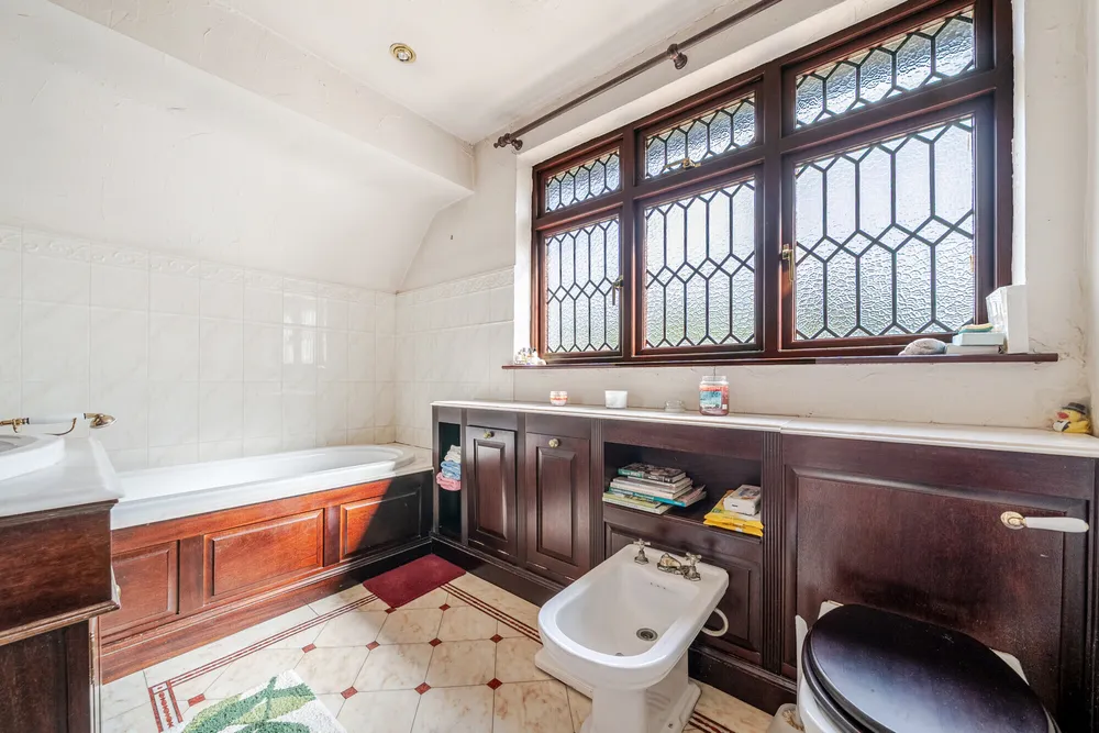 Manor Drive, Esher, KT10