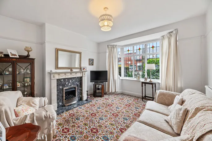 Property carousel image 3