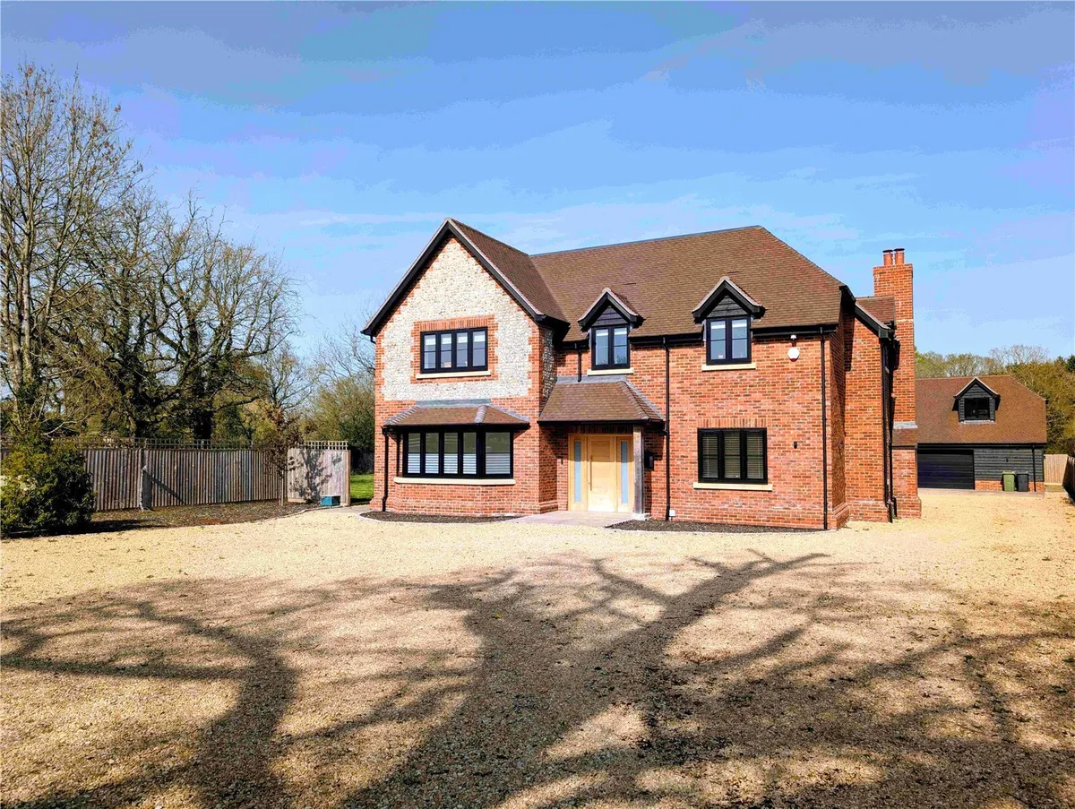 Deer Hurst House, Pamber End, RG26