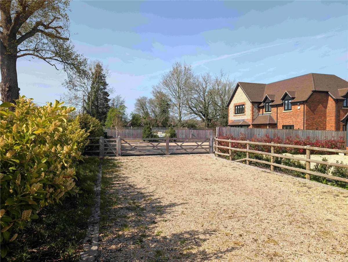 Deer Hurst House, Pamber End, RG26