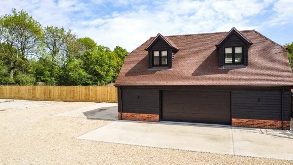 Deer Hurst House, Pamber End, RG26