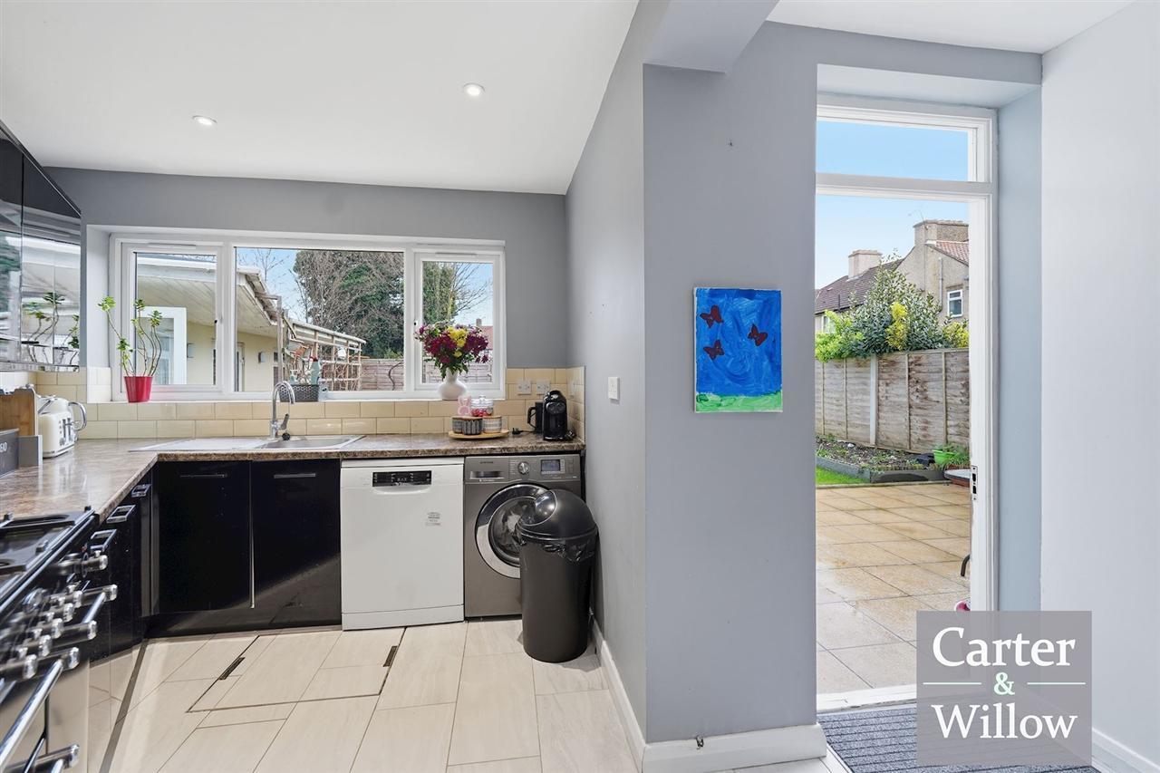 Winding way, Dagenham, Essex Image 9
