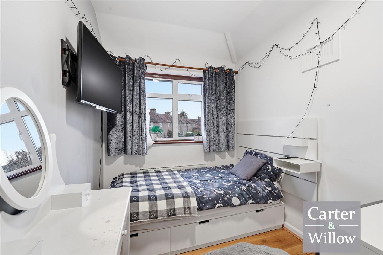 Winding way, Dagenham, Essex Image 13