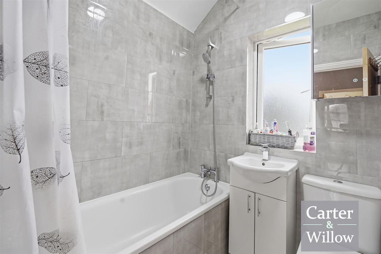Winding way, Dagenham, Essex Image 14