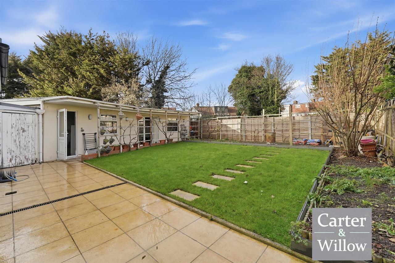 Winding way, Dagenham, Essex Image 15