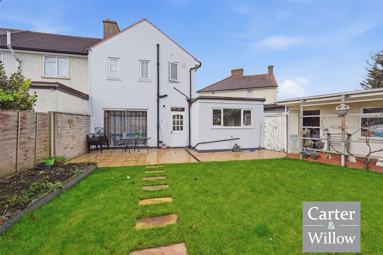 Winding way, Dagenham, Essex Image 16