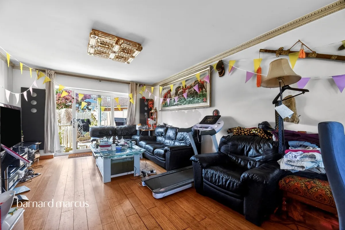 Ruston Avenue, SURBITON