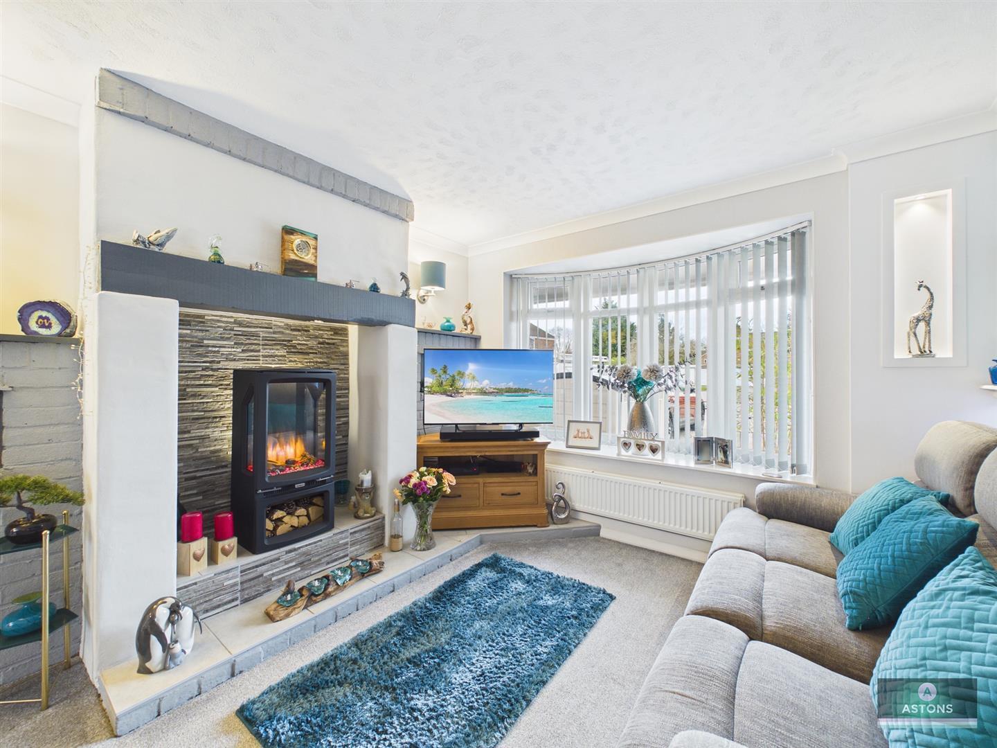 Lincoln Close, Tilgate, Crawley Image 1