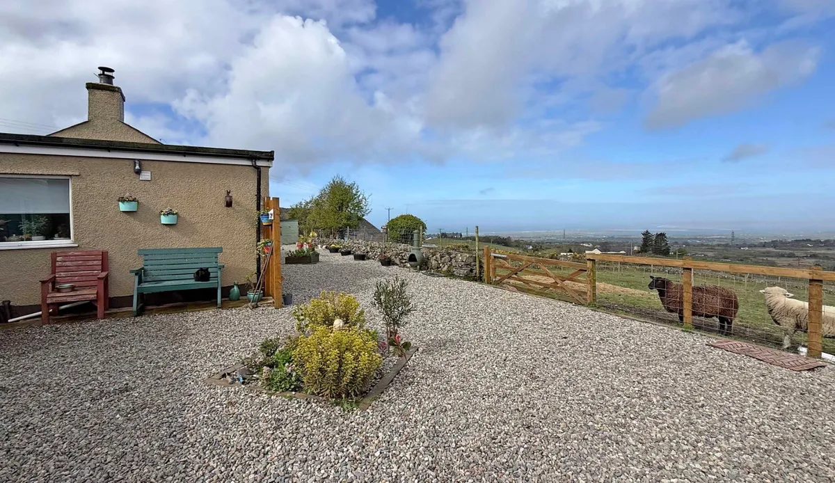 Upper Llandwrog, Caernarfon, Gwynedd, LL54