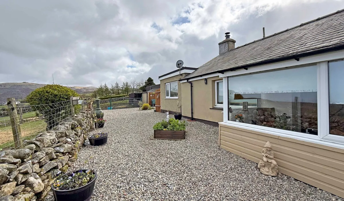 Upper Llandwrog, Caernarfon, Gwynedd, LL54