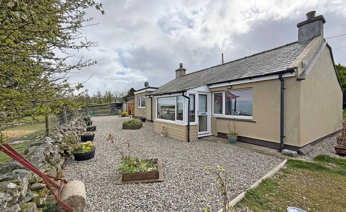 Upper Llandwrog, Caernarfon, Gwynedd, LL54