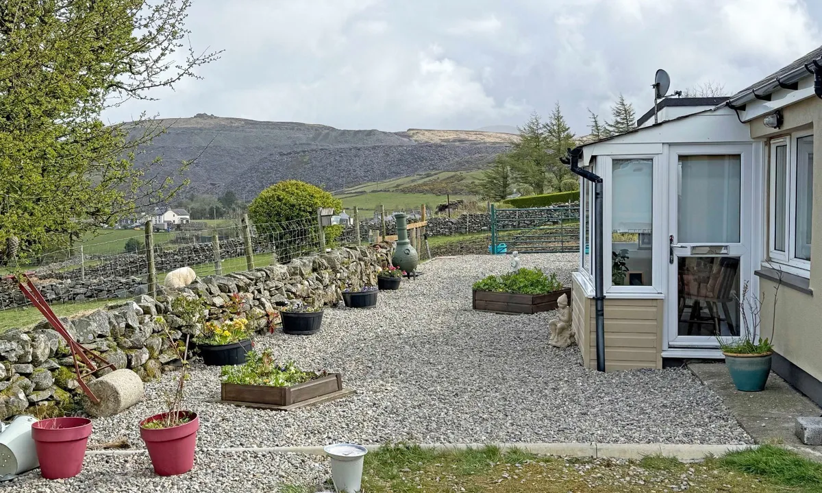 Upper Llandwrog, Caernarfon, Gwynedd, LL54